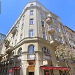 Artistic Homes - 3 Unique 布达佩斯