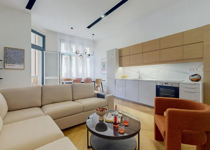 Artistic Homes - 3 Unique Apartman *