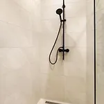 아파트 Artistic Homes - 3 Unique