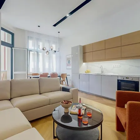 Artistic Homes In The Heart Of דירה *