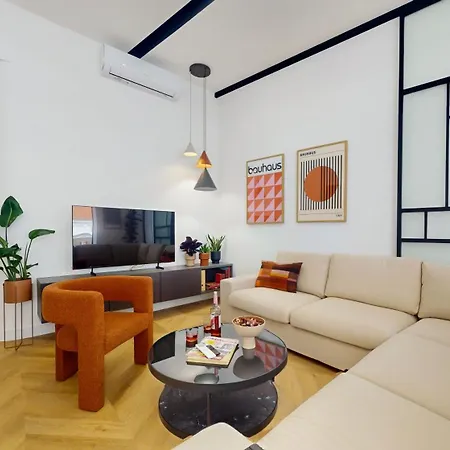 Artistic Homes In The Heart Of דירה *