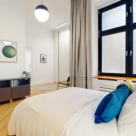 Artistic Homes In The Heart Of *