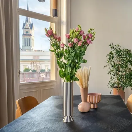 Artistic Homes In The Heart Of דירה