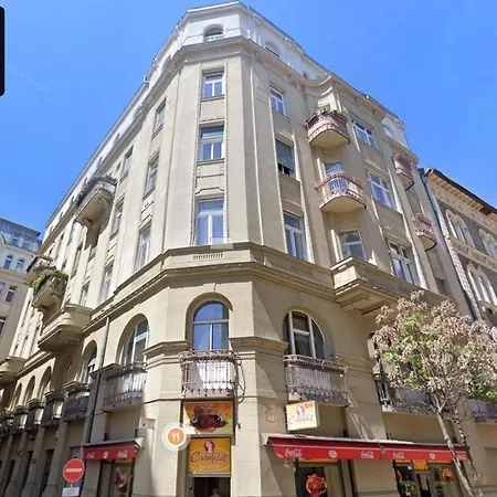 Artistic Homes In The Heart Of בודפשט