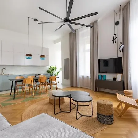 Artistic Homes In The Heart Of דירה בודפשט