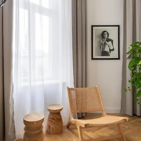 Artistic Homes In The Heart Of דירה