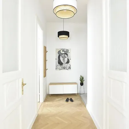 Artistic Homes In The Heart Of דירה