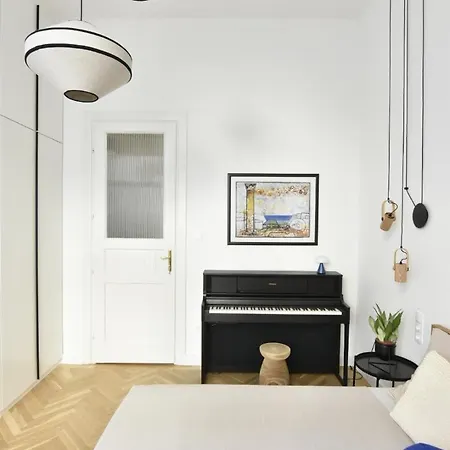 Artistic Homes In The Heart Of *