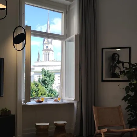 Artistic Homes In The Heart Of דירה *