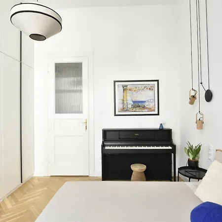 Artistic Homes In The Heart Of *