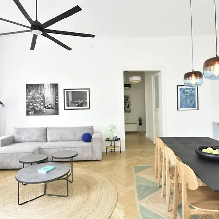 Artistic Homes In The Heart Of בודפשט