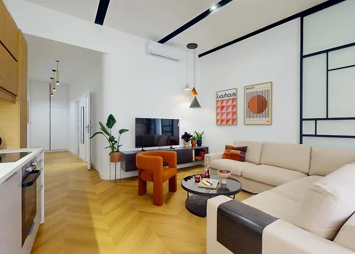 Artistic Homes - 3 Unique דירה