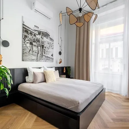 Artistic Homes In The Heart Of