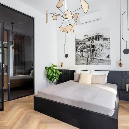 Artistic Homes In The Heart Of *