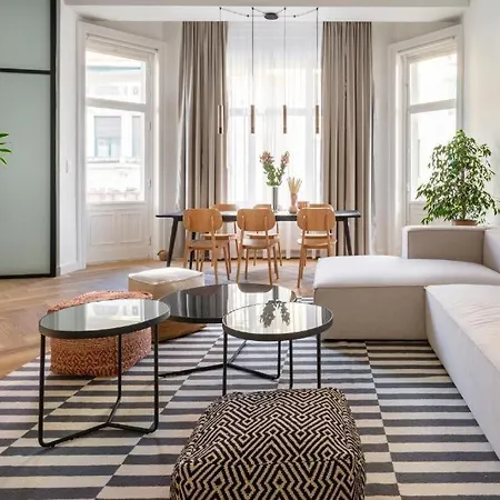 Artistic Homes In The Heart Of Apartamento Budapest